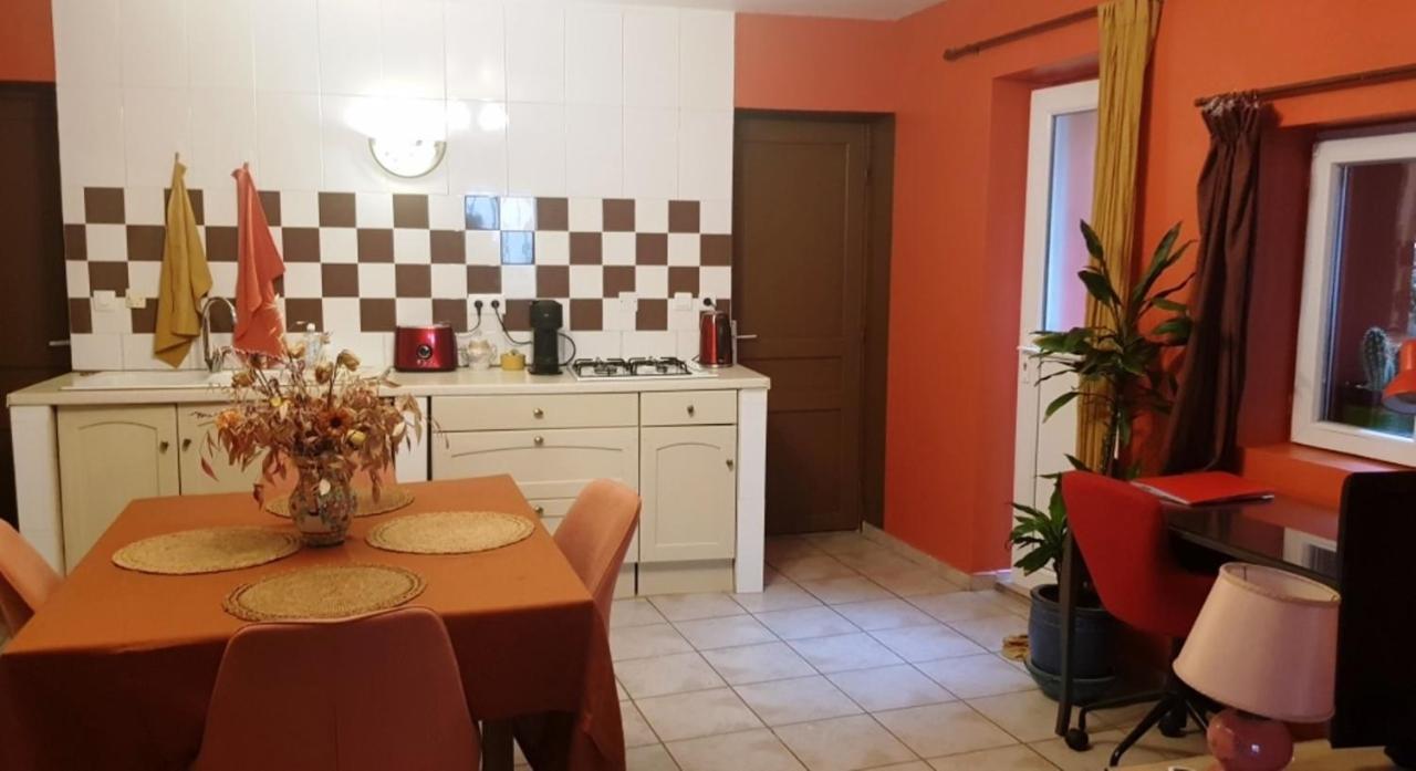 Petit Patio En Centre Ville Nîmes Dış mekan fotoğraf